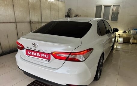 Toyota Camry, 2020 год, 1 800 000 рублей, 4 фотография