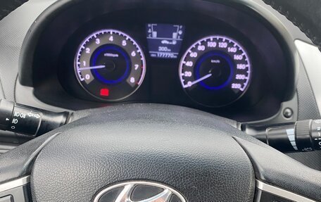 Hyundai Solaris II рестайлинг, 2011 год, 820 000 рублей, 7 фотография