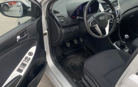 Hyundai Solaris II рестайлинг, 2011 год, 820 000 рублей, 8 фотография