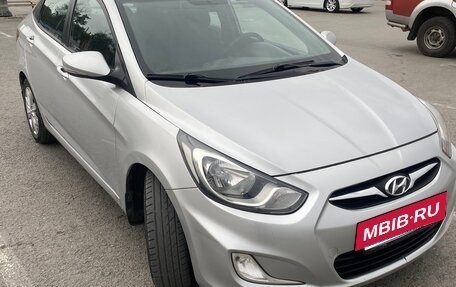 Hyundai Solaris II рестайлинг, 2011 год, 820 000 рублей, 2 фотография