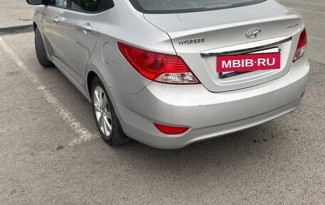Hyundai Solaris II рестайлинг, 2011 год, 820 000 рублей, 4 фотография