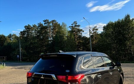 Mitsubishi Outlander III рестайлинг 3, 2019 год, 2 900 000 рублей, 3 фотография