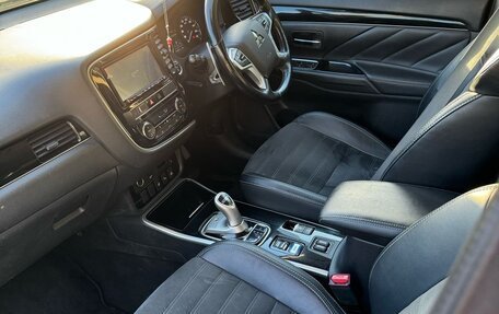 Mitsubishi Outlander III рестайлинг 3, 2019 год, 2 900 000 рублей, 14 фотография