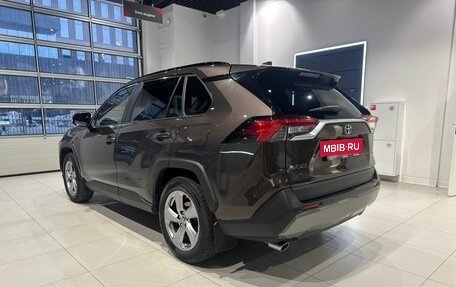 Toyota RAV4, 2021 год, 2 820 000 рублей, 6 фотография