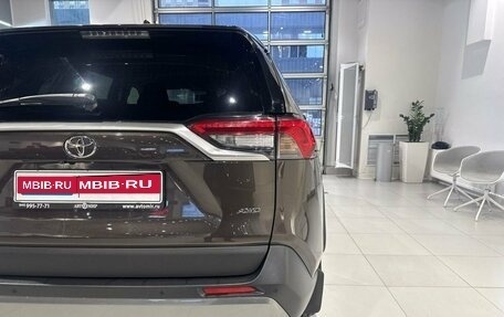 Toyota RAV4, 2021 год, 2 820 000 рублей, 9 фотография