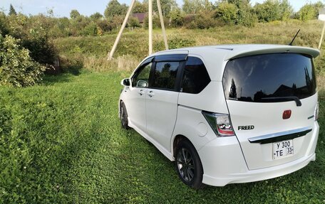 Honda Freed I, 2013 год, 1 300 000 рублей, 3 фотография
