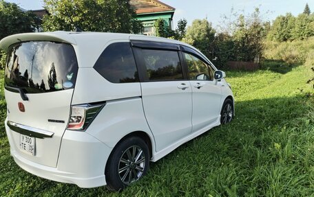 Honda Freed I, 2013 год, 1 300 000 рублей, 4 фотография