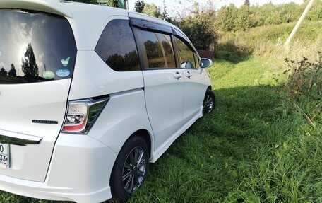 Honda Freed I, 2013 год, 1 300 000 рублей, 37 фотография