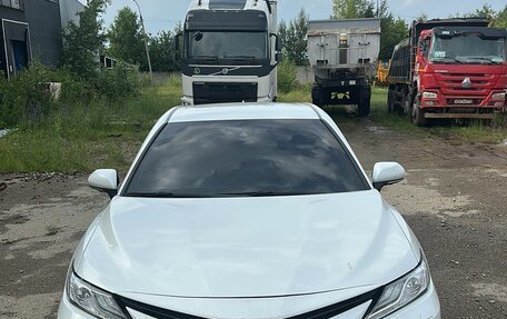 Toyota Camry, 2021 год, 3 810 000 рублей, 2 фотография
