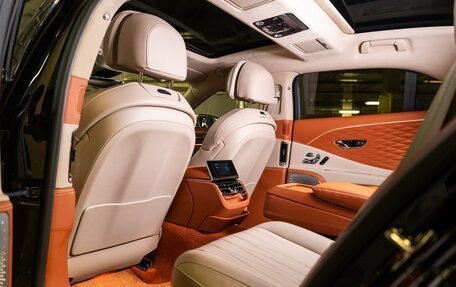 Bentley Flying Spur, 2023 год, 27 500 000 рублей, 10 фотография