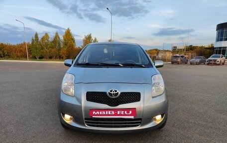 Toyota Yaris III рестайлинг, 2008 год, 800 000 рублей, 2 фотография
