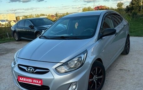 Hyundai Solaris II рестайлинг, 2013 год, 700 000 рублей, 1 фотография