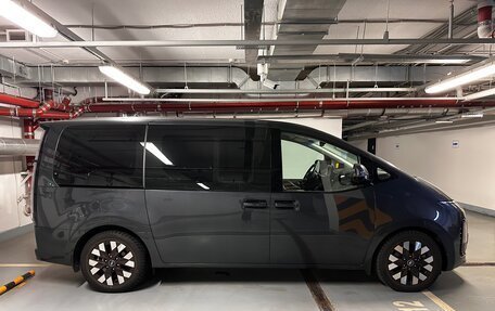 Hyundai Staria, 2023 год, 6 790 000 рублей, 2 фотография