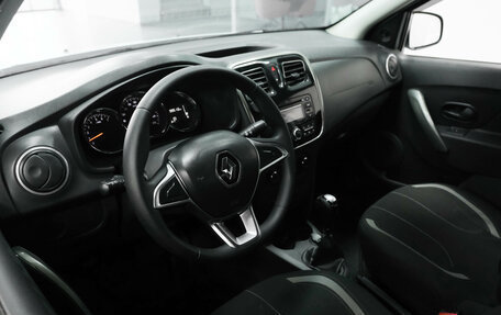 Renault Logan II, 2020 год, 800 000 рублей, 9 фотография