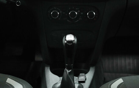 Renault Logan II, 2020 год, 800 000 рублей, 14 фотография