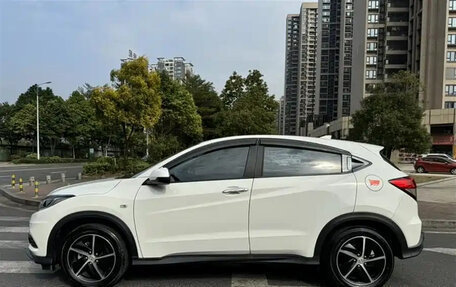 Honda Vezel, 2022 год, 1 430 000 рублей, 7 фотография