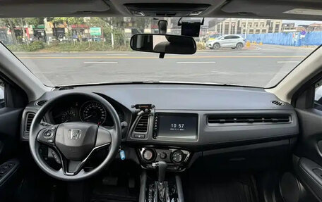 Honda Vezel, 2022 год, 1 430 000 рублей, 8 фотография