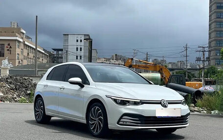 Volkswagen Golf VIII, 2022 год, 1 600 000 рублей, 2 фотография
