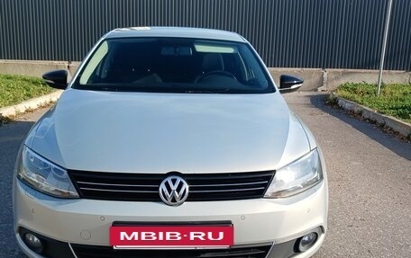 Volkswagen Jetta VI, 2014 год, 999 000 рублей, 5 фотография