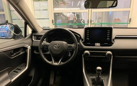 Toyota RAV4, 2021 год, 3 050 000 рублей, 13 фотография