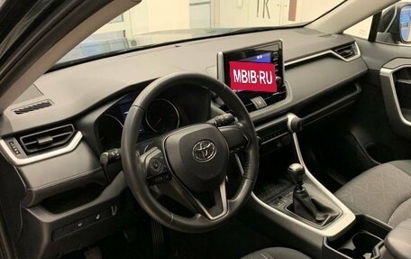 Toyota RAV4, 2021 год, 3 050 000 рублей, 9 фотография