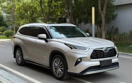 Toyota Highlander, 2022 год, 3 100 500 рублей, 3 фотография