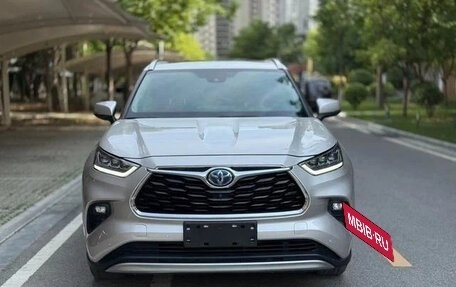 Toyota Highlander, 2022 год, 3 100 500 рублей, 2 фотография