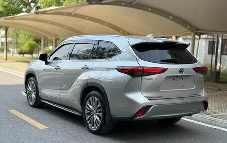 Toyota Highlander, 2022 год, 3 100 500 рублей, 5 фотография