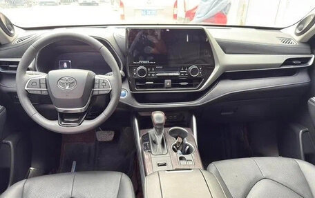 Toyota Highlander, 2022 год, 3 100 500 рублей, 8 фотография