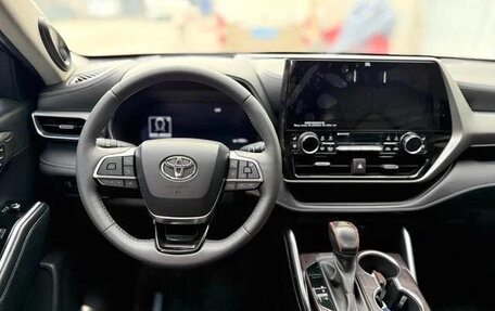 Toyota Highlander, 2022 год, 3 100 500 рублей, 9 фотография