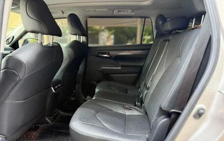 Toyota Highlander, 2022 год, 3 100 500 рублей, 10 фотография