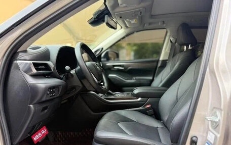 Toyota Highlander, 2022 год, 3 100 500 рублей, 7 фотография