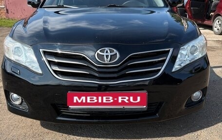 Toyota Camry, 2011 год, 1 300 000 рублей, 2 фотография