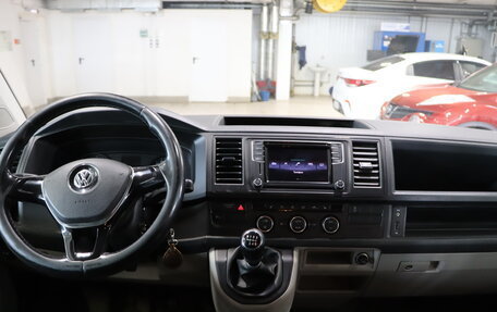 Volkswagen Caravelle T6 рестайлинг, 2016 год, 2 659 990 рублей, 11 фотография