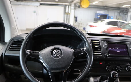 Volkswagen Caravelle T6 рестайлинг, 2016 год, 2 659 990 рублей, 10 фотография