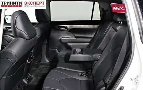 Toyota Highlander, 2025 год, 5 940 000 рублей, 23 фотография