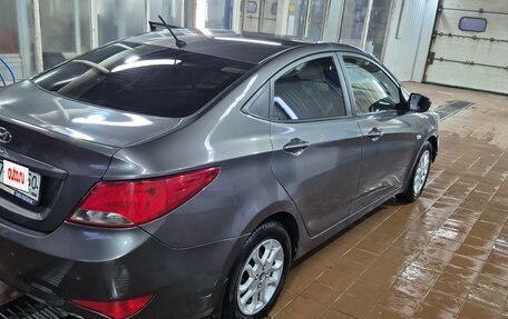 Hyundai Solaris II рестайлинг, 2015 год, 700 000 рублей, 2 фотография