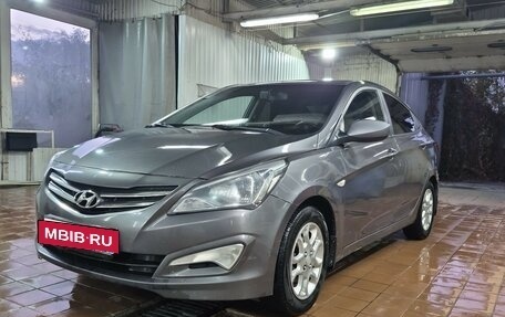 Hyundai Solaris II рестайлинг, 2015 год, 700 000 рублей, 5 фотография