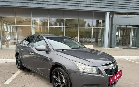 Chevrolet Cruze II, 2010 год, 645 000 рублей, 3 фотография