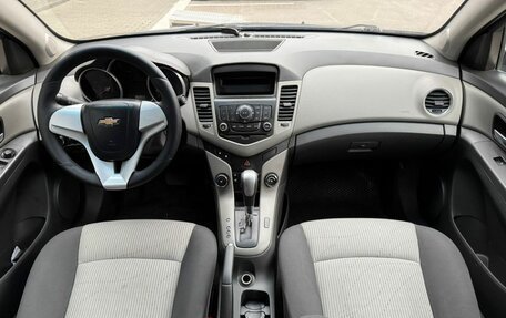 Chevrolet Cruze II, 2010 год, 645 000 рублей, 10 фотография
