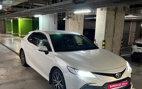 Toyota Camry, 2021 год, 3 350 000 рублей, 5 фотография