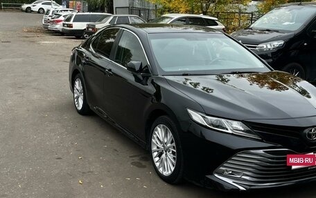Toyota Camry, 2019 год, 2 000 000 рублей, 2 фотография