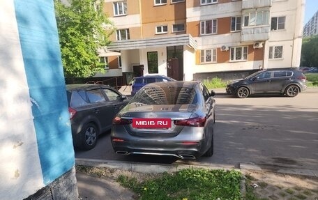 Mercedes-Benz E-Класс, 2022 год, 5 900 000 рублей, 3 фотография