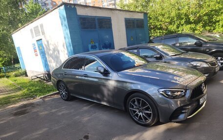 Mercedes-Benz E-Класс, 2022 год, 5 900 000 рублей, 4 фотография