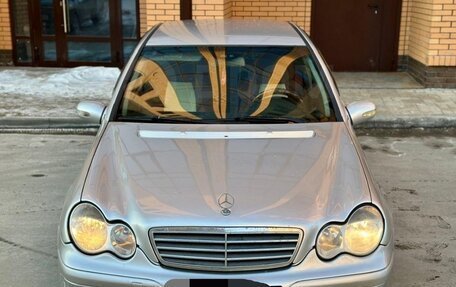 Mercedes-Benz C-Класс, 2005 год, 600 000 рублей, 1 фотография