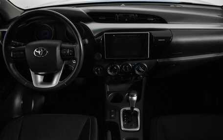 Toyota Hilux VIII, 2015 год, 2 990 000 рублей, 14 фотография