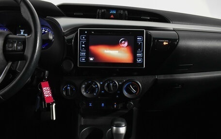 Toyota Hilux VIII, 2015 год, 2 990 000 рублей, 17 фотография