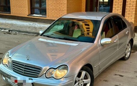 Mercedes-Benz C-Класс, 2005 год, 600 000 рублей, 9 фотография