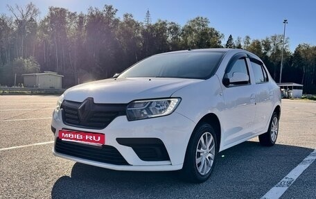Renault Logan II, 2020 год, 900 000 рублей, 1 фотография