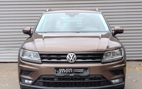 Volkswagen Tiguan II, 2019 год, 2 345 000 рублей, 2 фотография